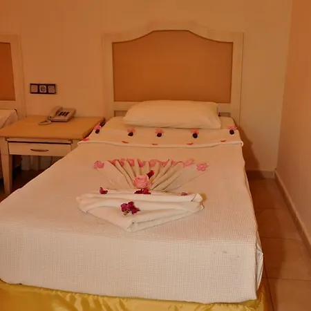 Aparthotel Club Dena 3*