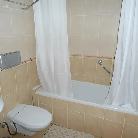 Club Dena 马尔马里斯