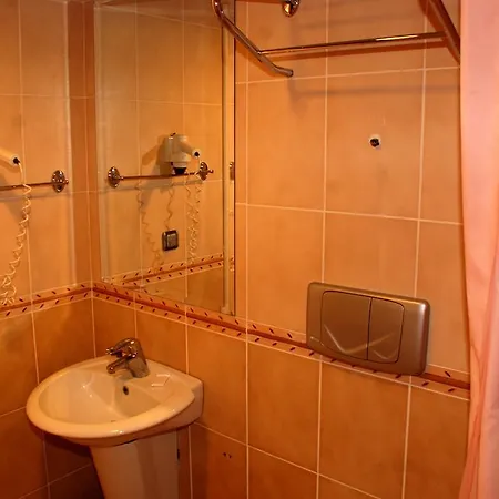 Club Dena 马尔马里斯