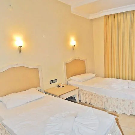 Club Dena 马尔马里斯