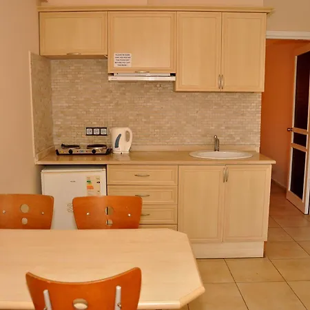 Club Dena 公寓式酒店 3*