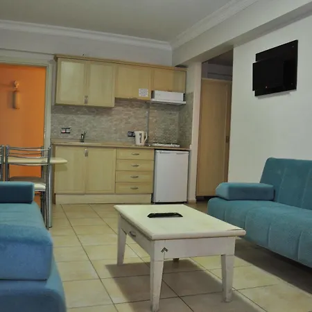 Club Dena 马尔马里斯