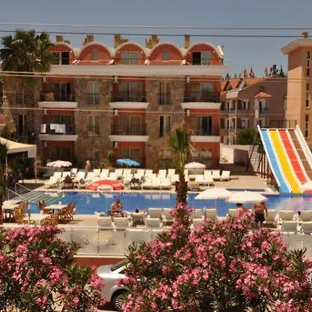 Club Dena 马尔马里斯