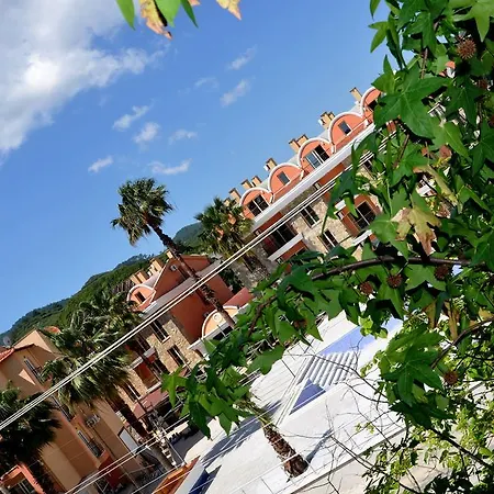 Club Dena 公寓式酒店 马尔马里斯