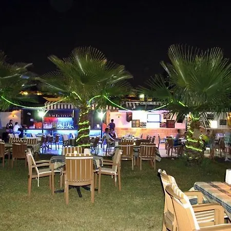 Club Dena アパートホテル 3*