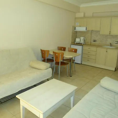 Club Dena マルマリス