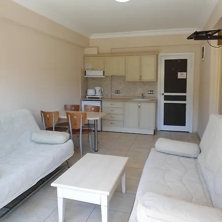 Club Dena マルマリス