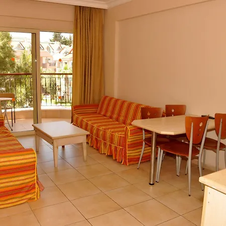 Club Dena アパートホテル 3*