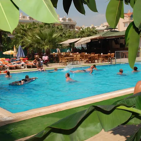 Club Dena アパートホテル 3*