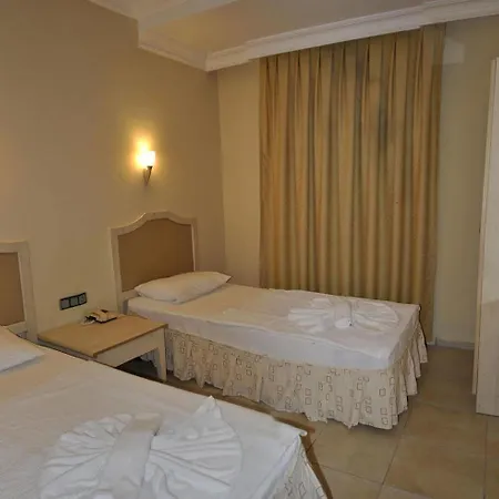 Club Dena マルマリス